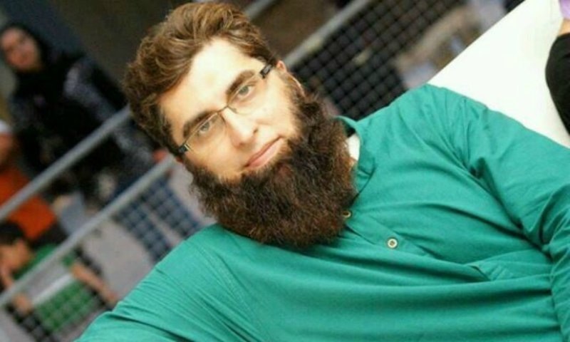Charged crowd assaults Junaid Jamshed at Islamabad airport - Celebrity - HIP