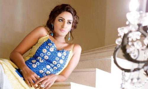 Mathira looks sexy (as usual) in Neeray Aah teaser