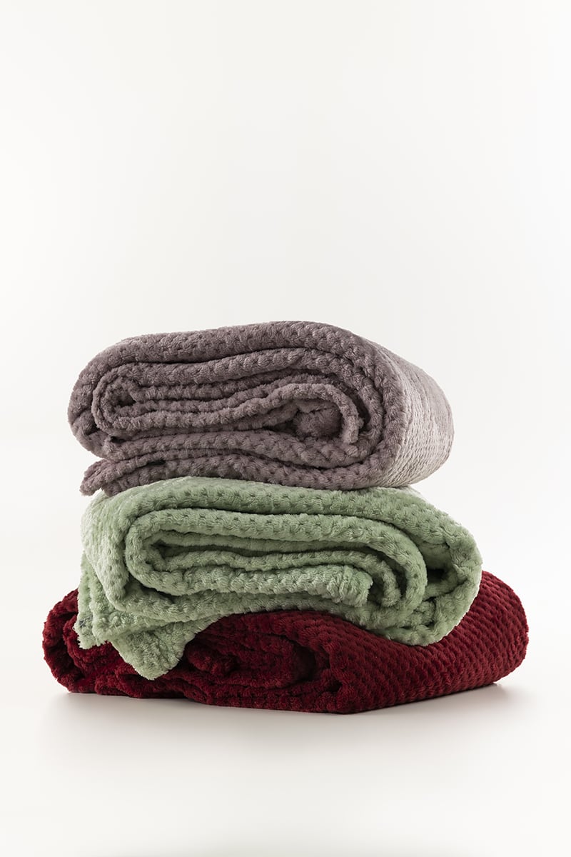 Stay Warm This Winter with Blankets by Ideas Style HIP