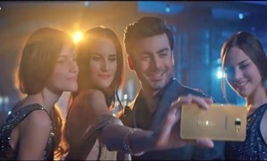 Fawad Khan 'taking a chance' in Samsung's new TVC