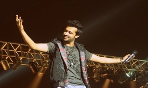 Atif Aslam Leaves Stage Amidst Chaos
