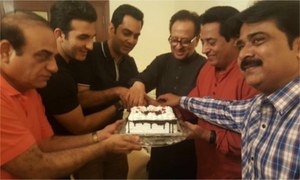 Team 'Chein Aye Na' celebrate Nadeem Baig's Golden Jubilee in the industry!