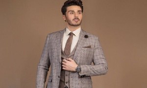Ahsan Khan signs onto 'Aangan' with Ehteshamuddin as his next for HUM TV