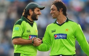 Shoaib Akhtar Defends Shahid Afridi's Statement in His Book!